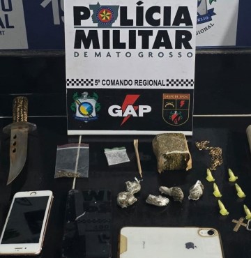 Polícia Militar encontra cocaína e maconha em guarda-roupa e sob a cama em ação