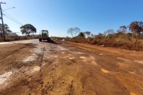 Iniciada a recuperação da avenida Ezequiel de Carvalho no bairro Nova Barra, em Barra do Garças