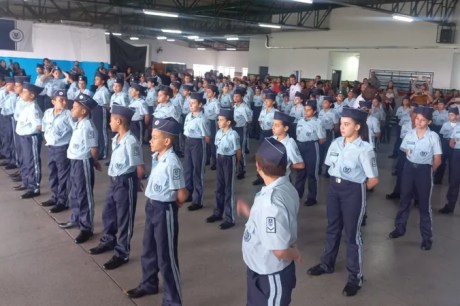 Lei das Escolas Cívico-Militares é suspensa em São Paulo