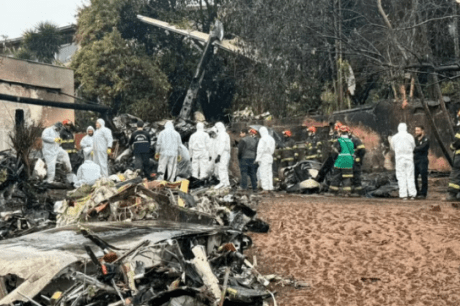 Equipes retiraram 31 corpos do avião que saiu de Cascavel e caiu em SP; prioridade é identificação, diz PF