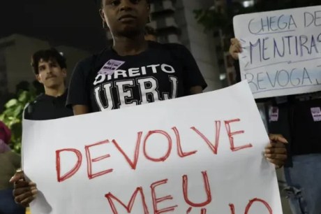 Em meio a protestos, governo do Rio repassa R$ 150 milhões para a Uerj