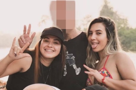 Sinal de facção? Foto em família motivou mortes de candidata e irmã