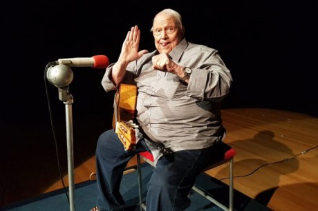 Morre Ary Toledo, um dos maiores humoristas do Brasil, aos 87 anos