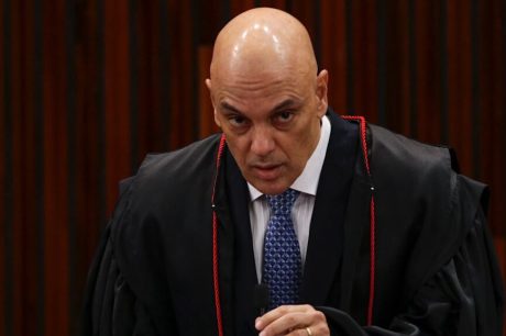 Moraes pede a extradição do jornalista Oswaldo Eustáquio, que está na Espanha e é acusado de 