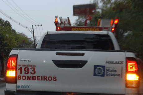 Chuva forte causa transtornos em Barra do Garças, com granizo, alagamentos e quedas de árvores