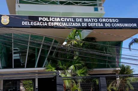 Influenciador investigado pela Polícia Civil é preso em São Paulo após desembarcar em voo da Europa