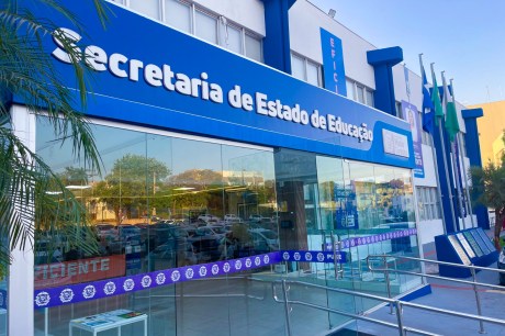 Governo de MT paga gratificação por resultado para servidores da Educação; investimento foi de R$ 220,6 milhões