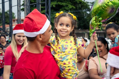 Natal do Bem encanta Aragarças com festa e solidariedade na Avenida Beira Rio