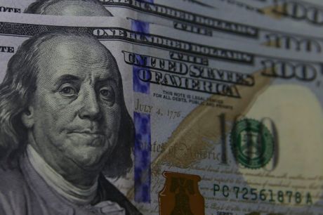 Dólar cai para R$ 5,94 e fecha no menor nível desde fim de novembro