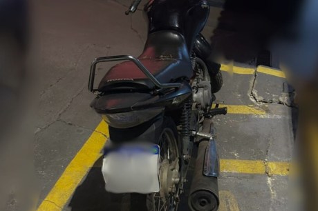 PMMT apreende motocicleta com sinais de clonagem em Barra do Garças