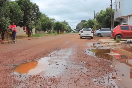 Obras de asfalto de qualidade duvidosa geram reclamações e prejuízos; Veja vídeo: