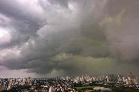 Alerta vermelho: Brasil enfrenta tempestades, granizo e calor extremo!