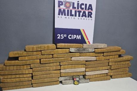 Motorista é preso com 45 tabletes de maconha escondidos em carga de carne