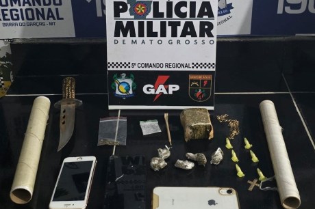 Polícia Militar encontra cocaína e maconha em guarda-roupa e sob a cama em ação