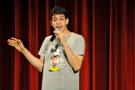 Fenômeno da internet, comediante Gustavo Pardal fará show em Barra do Garças em abril